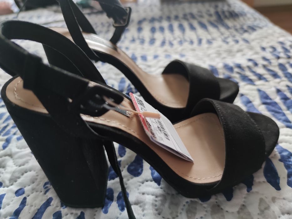 Sandália preta pull