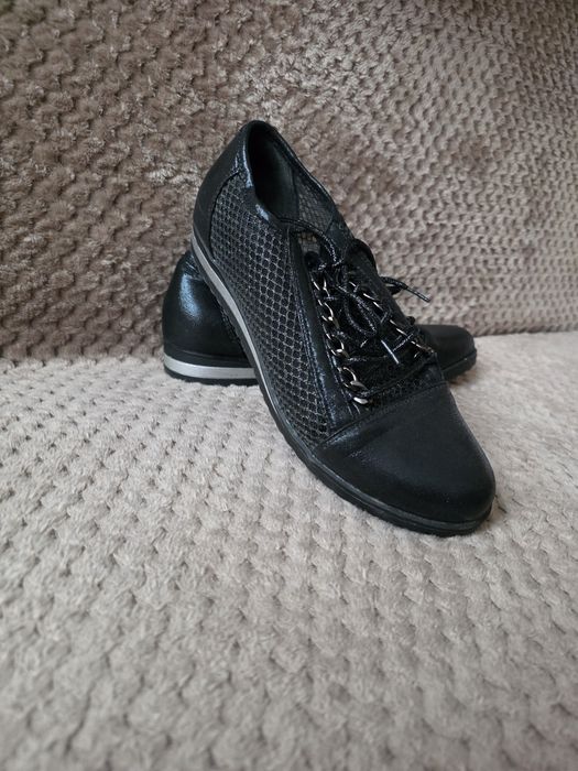 Czarne półbuty damskie