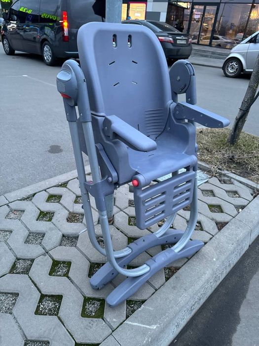 Продам годувальний столик