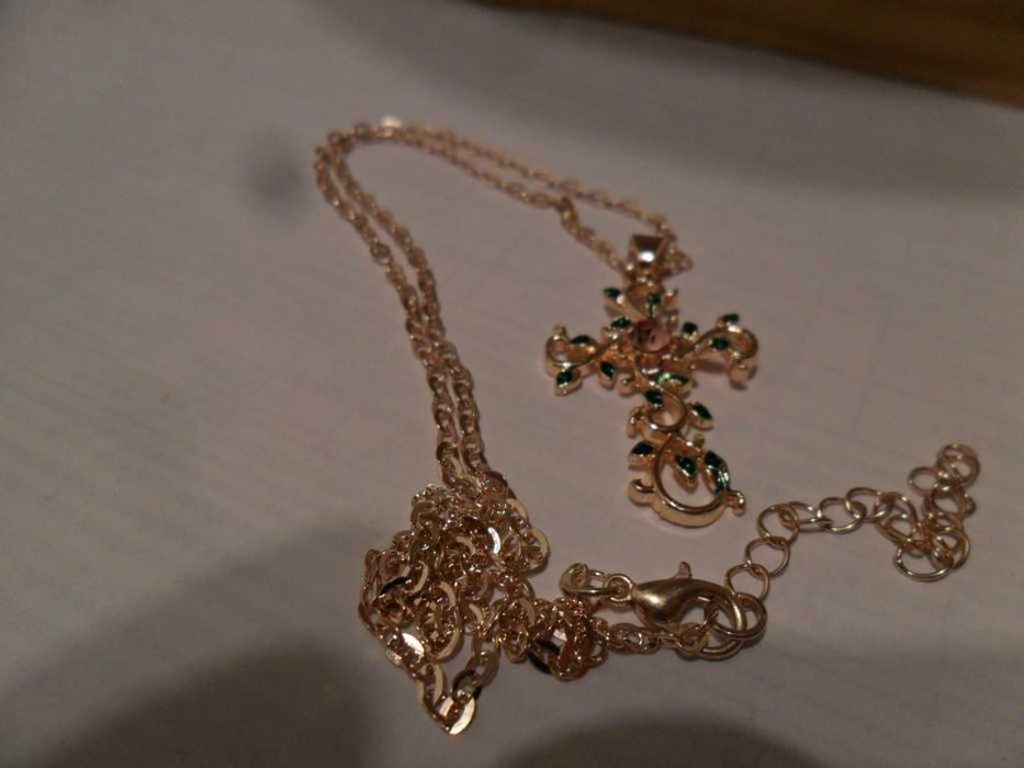 Цепочка с витым крестиком.