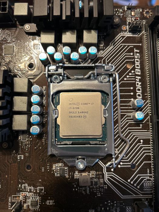 Procesor, karta graficzna, pamięć RAM, płyta główna