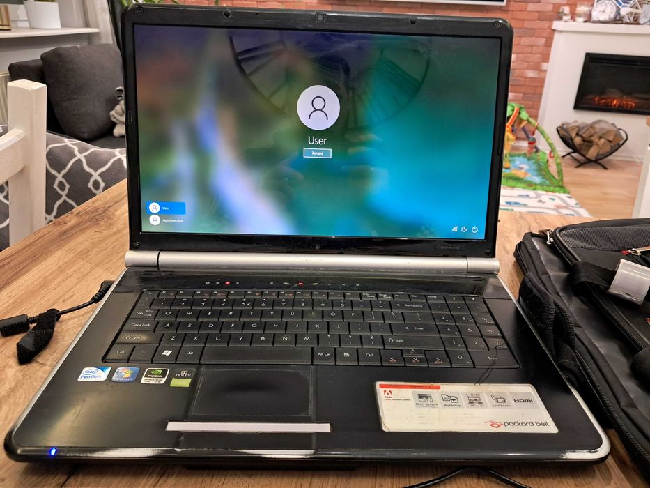 Laptop Packard Bell 17" KAYF0 Easy Note LJ65 + Kabel sie Ethernet RJ45