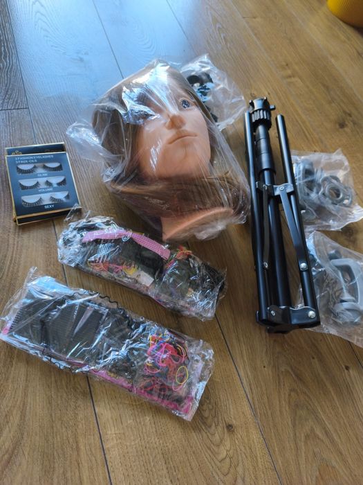 Głowa treningowa Neverland 71 cm, 60% włosy naturalne, stojak, akcesoria