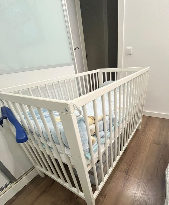 Cama de bebe, junto com calchão