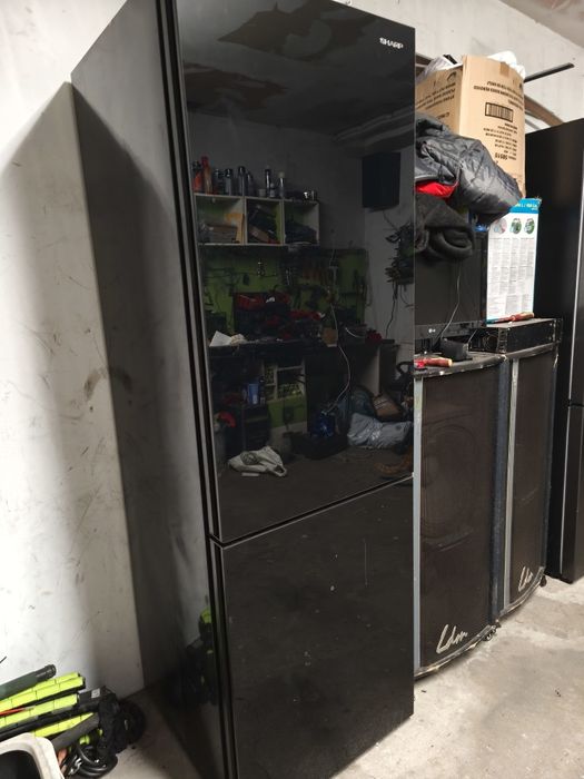 Lodówka SHARP uszkodzona