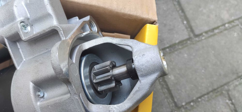 Rozrusznik Hella Audi A4 B7 Seat Exeo