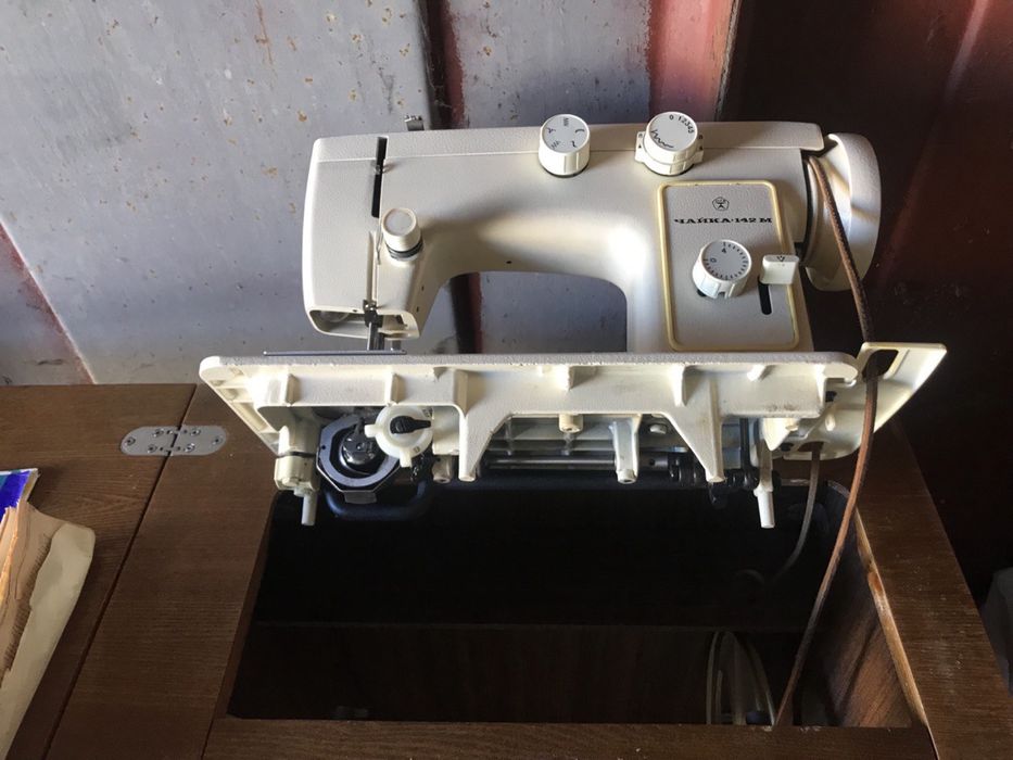 Продам швейну машинку Чайка 142-М
