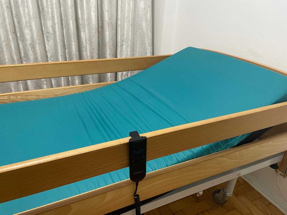 Cama elétrica articulada com guardas laterais