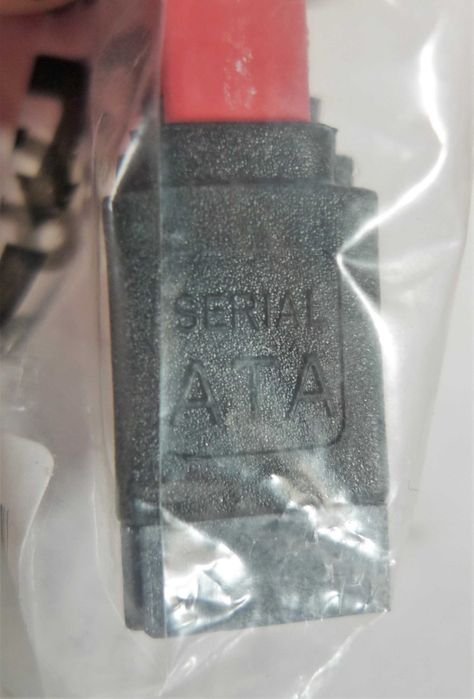 Kabel Sata do podłączenia dysku HDD SDD oraz CD/DVD długość 45cm