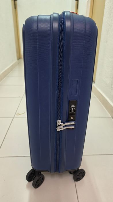Mala nova e necessaire em ótimo estado