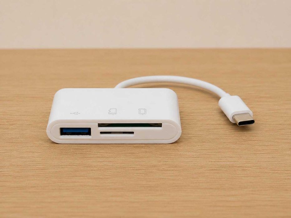 HOVEYO czytnik kart na USB-C + hub USB 3-in-1: SD / microSD / USB-A (3.0)
