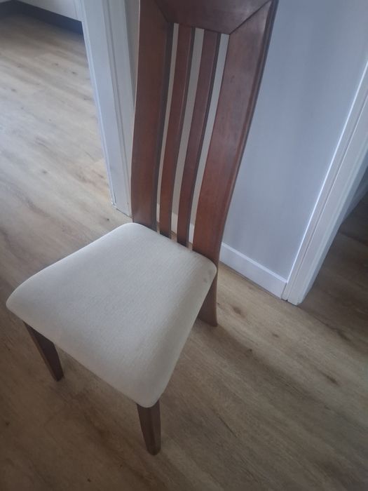 Mesa de jantar 1.80cm   impecável com 6 cadeiras em madeira