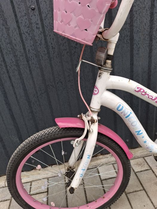 Велосипед для дівчинки.На ходу.