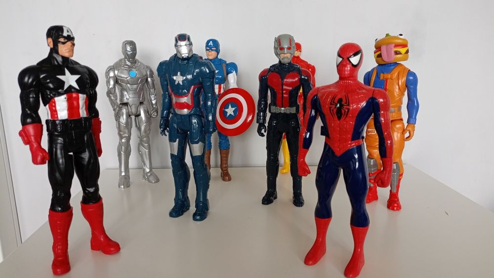 Figurki z Marvela wys 28cm