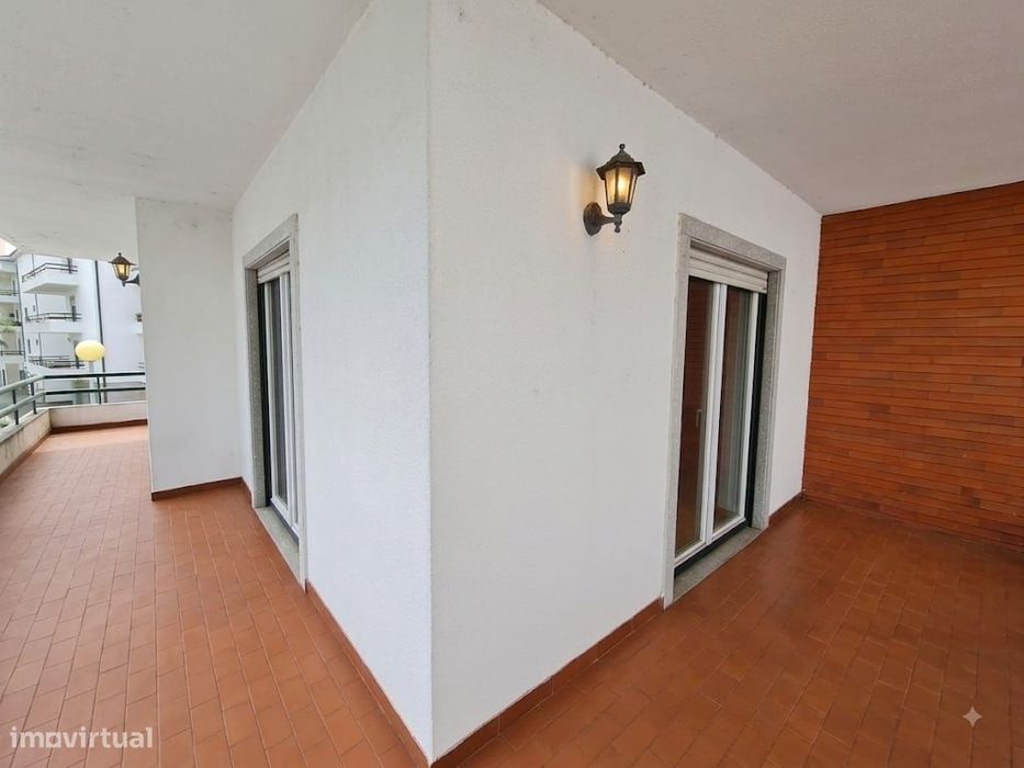 Apartamento T3+1 | Varandas| Vista de Montanha | Garagem | 216m2 |