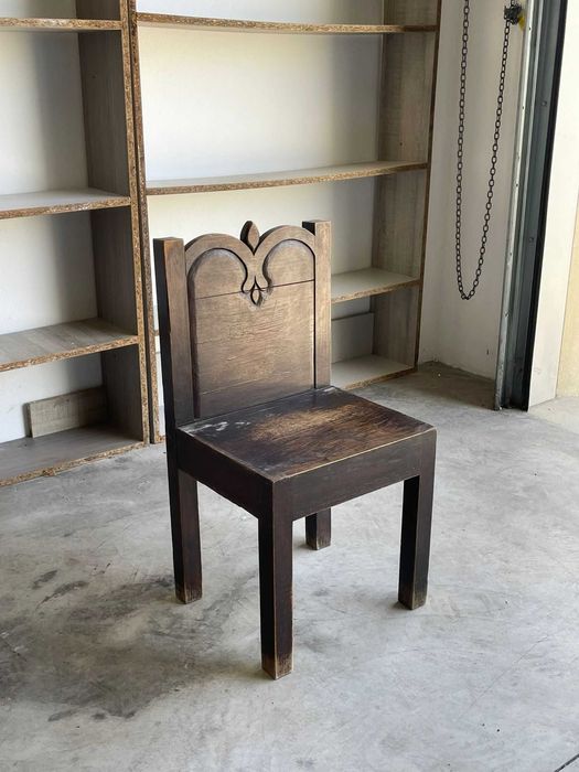 Cadeira de madeira maciça