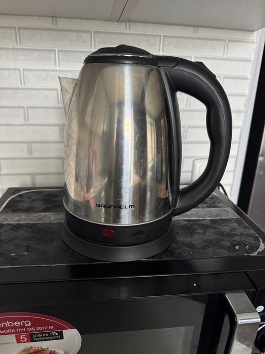 Продам мікрохвильову піч та чайник