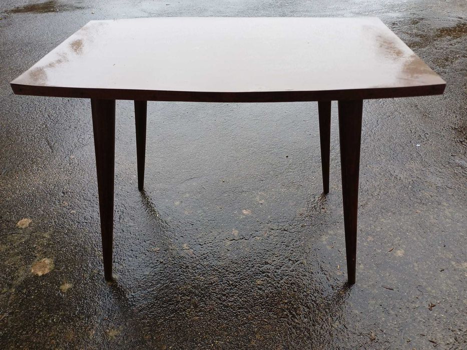 Conjunto de 2 Cadeiras, 1 mesa de TV e 1 mesa de centro, c fórmica
