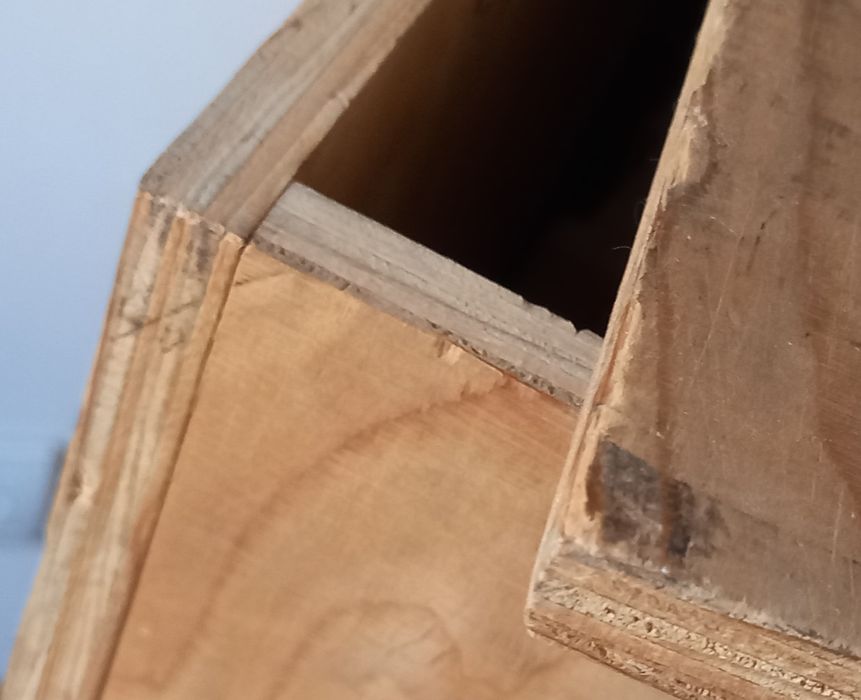 Caixa em contraplacado maritimo,  leve e muito resistente, 59x55x48cm