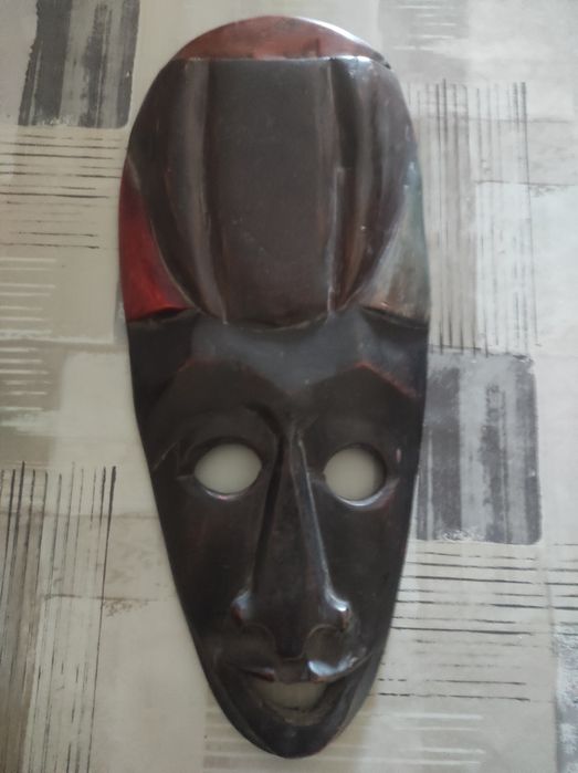 Estatuetas africanas e quadro