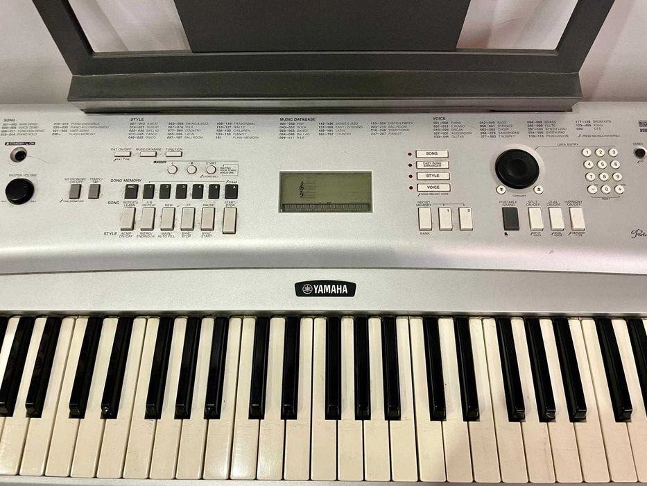Piano Yamaha DGX-230