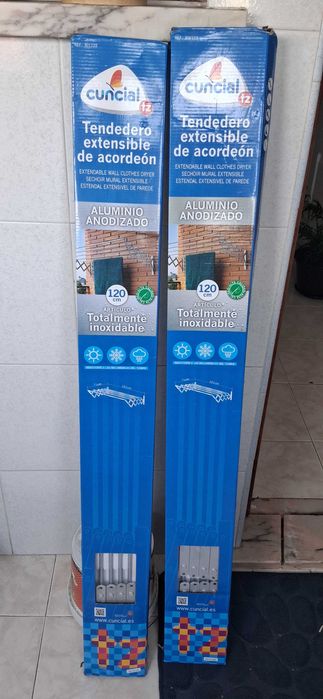 Dois Estendal extensivo  de roupa de aluminio