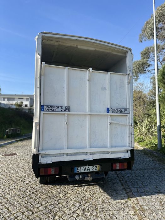 Nissan trade  carrinha de cavalos