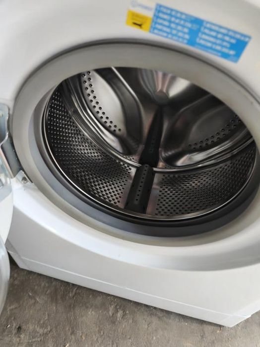 Zadbana pralka indesit. Mozliwy dowoz