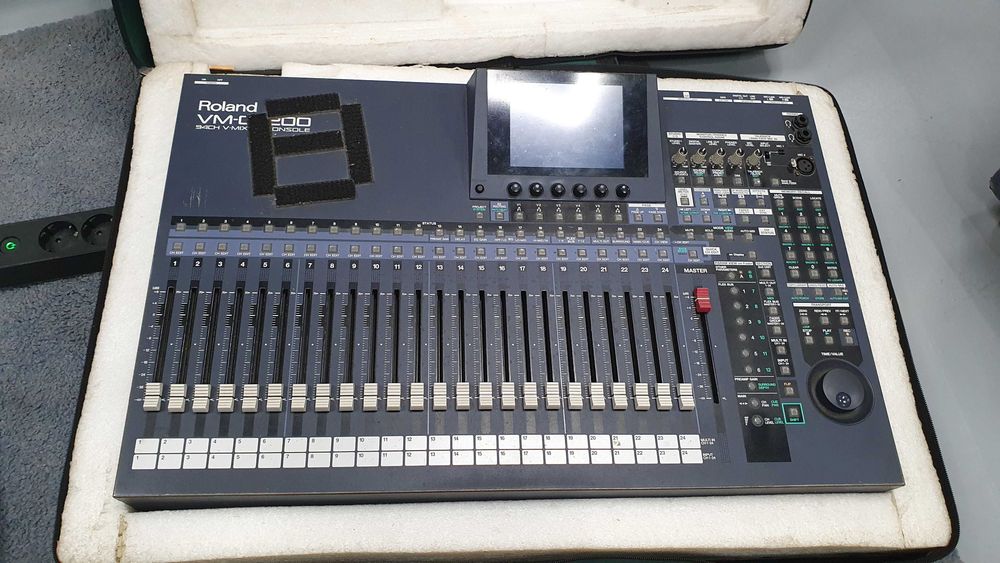 Roland VM-C7200 V-Mixing Console+VM-7200 V-Mixing Processor