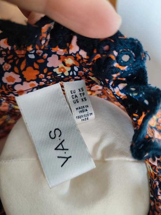 Piękna sukienka w kwiaty marki Y.A.S