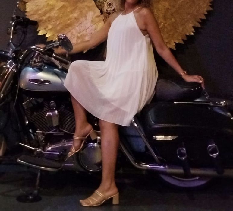 Vestido alsa plissado branco tamanho M elegante