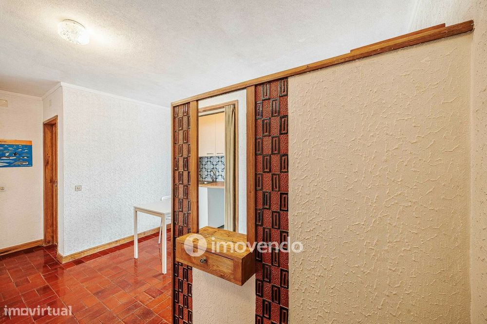 Apartamento T1 junto à praia, com estacionamento, Costa da Caparica