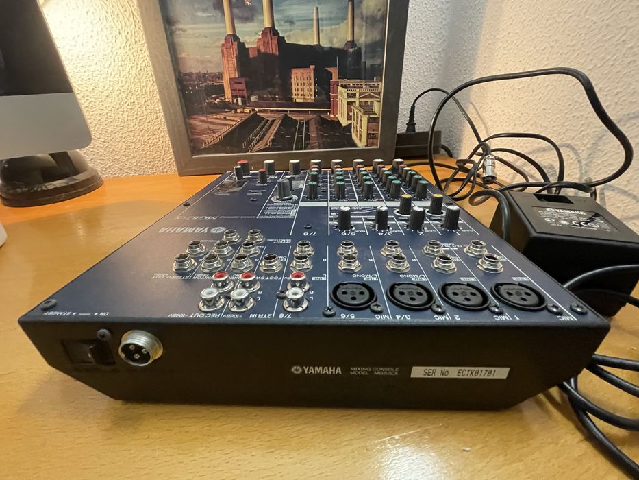 Mesa de Mistura Yamaha MG82CX com efeitos