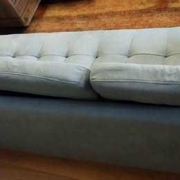 Sofá de 3 lugares acolchoado