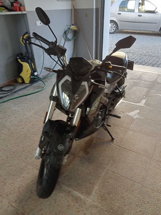 Moto 125c.c a venda bem estimada
