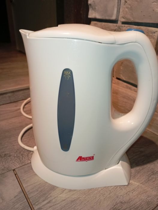 biały czajnik elektryczny Aspa 175 O. Bezprzrwodowy 1,7litra
 Aspa 175