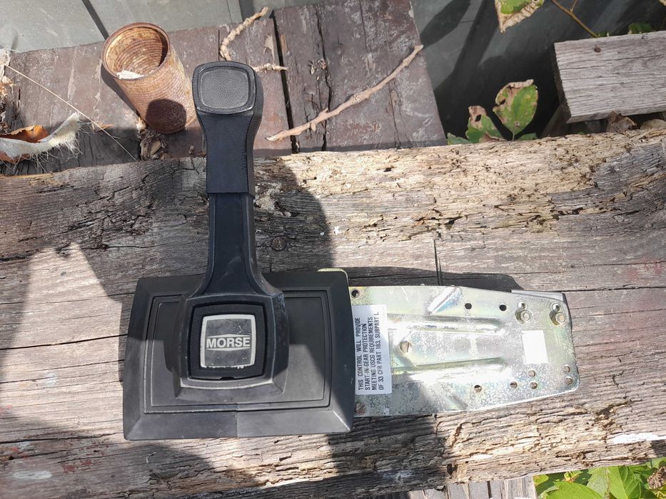 Manetka boczna do silnika stacjonarnego