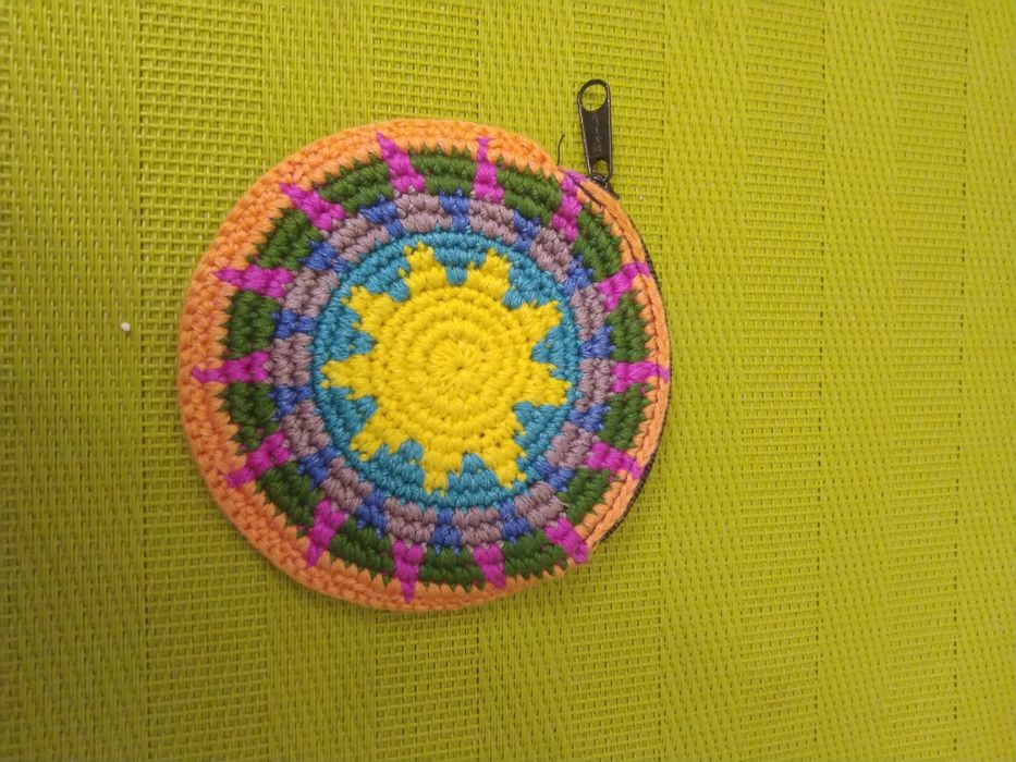 Piękna ręcznie dziergana portmonetka