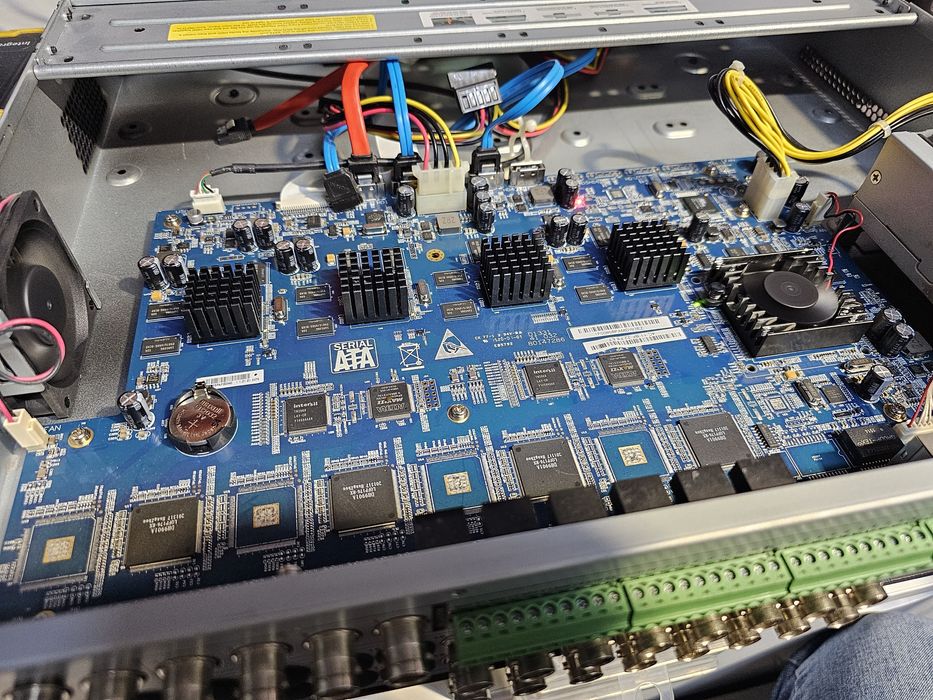 Rejestrator BCS-CVR16042M DAHUA HCVR hdcvi fullhd IP 16 kamer 4 dyski