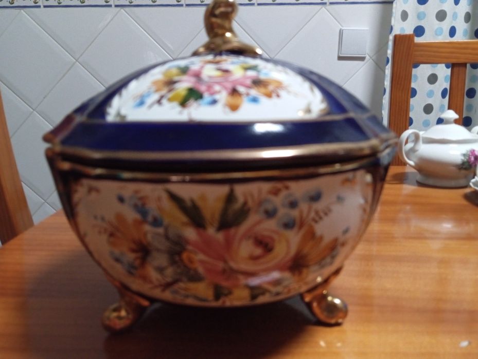 Taça, centro de mesa. Com 70 anos