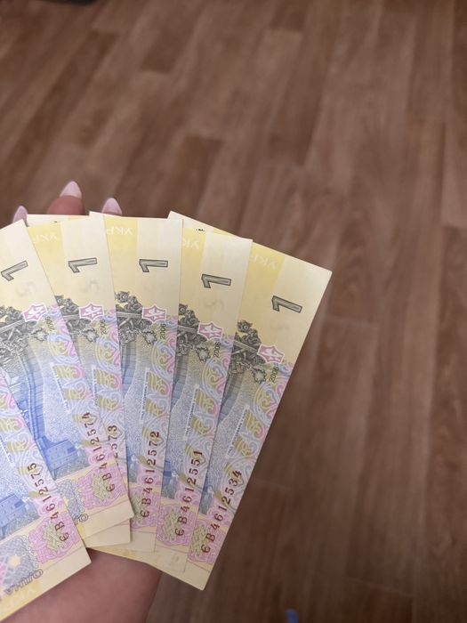 Продається 1 гривня 2006 року бумажна
