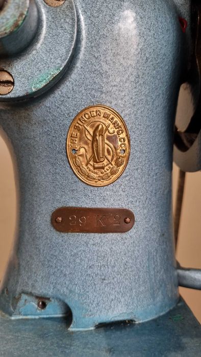 Máquina de Costura Antiga Singer 29K2 para Couro – Ótimo Estado