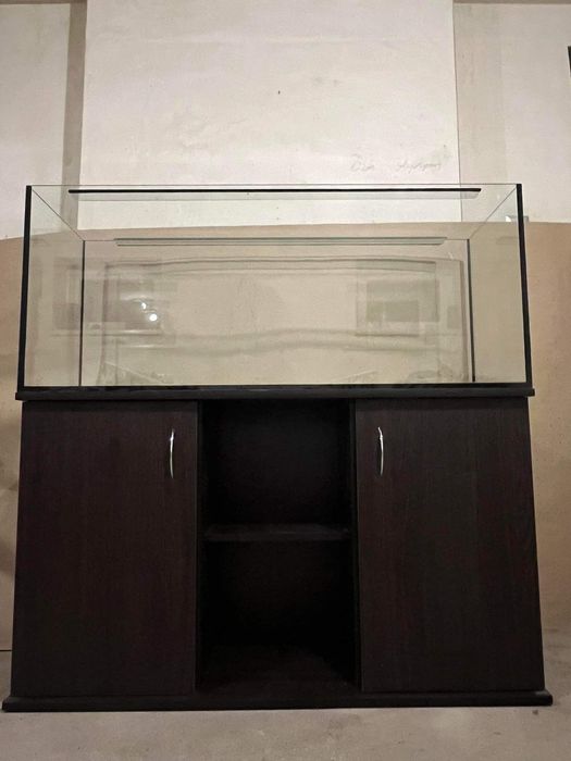 Nowe akwarium z szafką