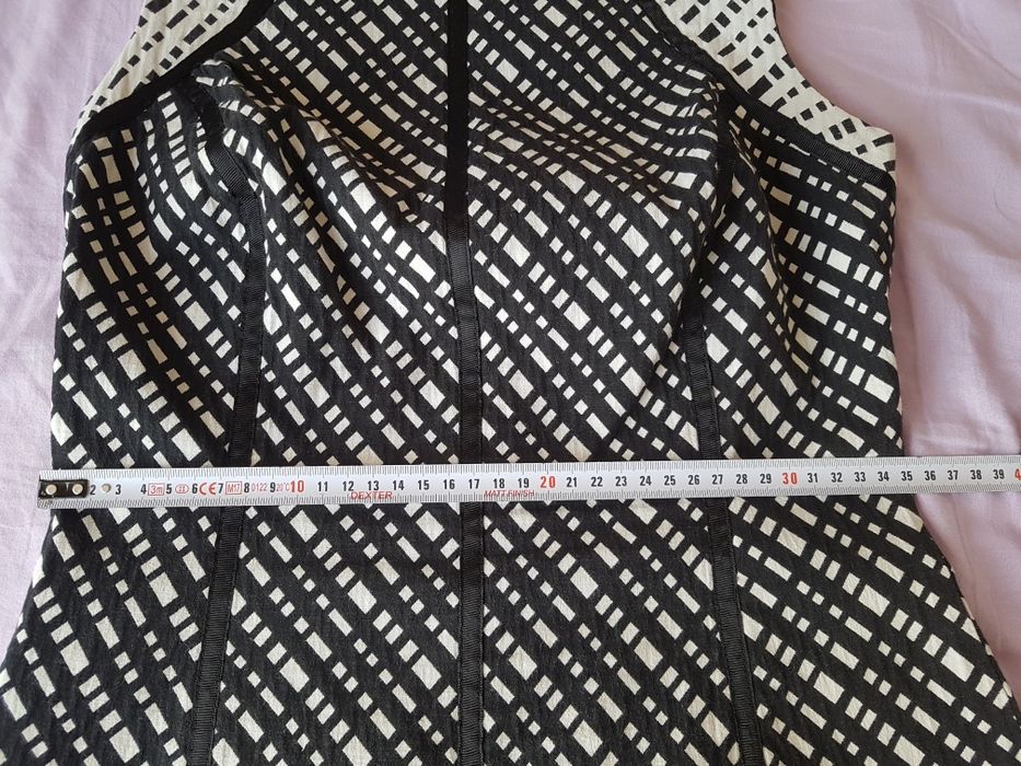 Sukienka czarno-beżowa Orsay