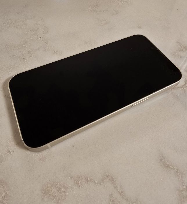 iPhone 13 128 GB biały – bardzo dobry stan, komplet