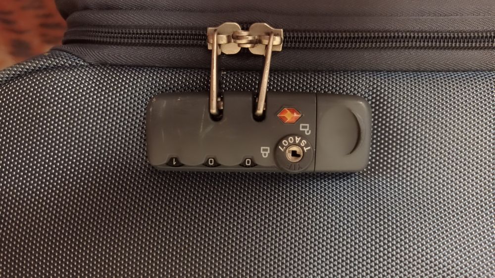 Чемодан "DELSEV"