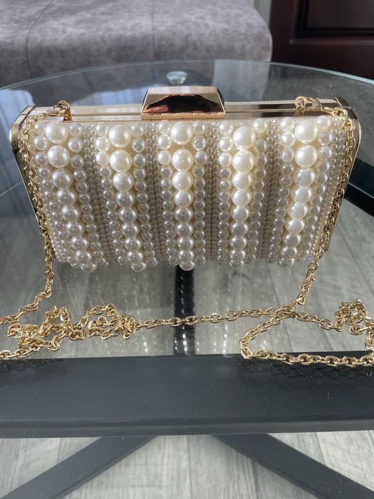 Сумочка клатч River Island з перлами.