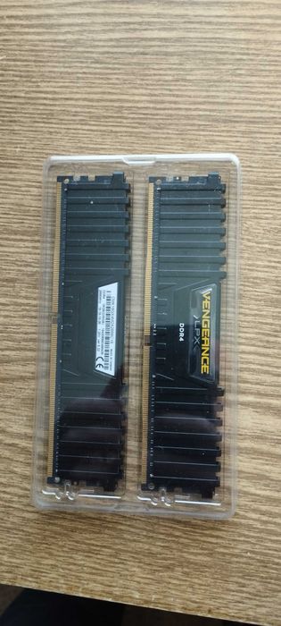 Оперативна память DDR4 16 gb