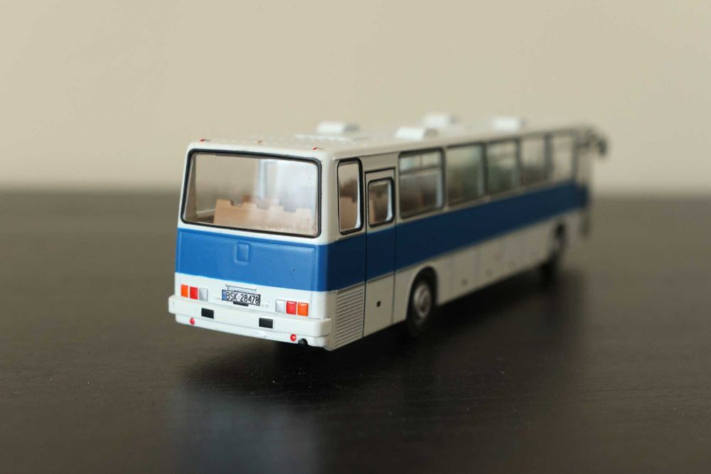Ikarus 256 autobus biało-niebieski 1:72 DeAgostini Kultowe Autobusy PRL model