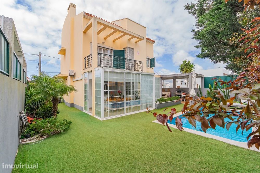 Moradia T4 para arrendar com piscina aquecida em Alcabideche